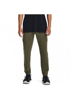 Męskie spodnie treningowe Under Armour UA Stretch Woven Cargo Pants - khaki ze sklepu Sportstylestory.com w kategorii Spodnie męskie - zdjęcie 168244811
