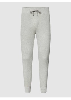 Spodnie dresowe z fakturowanym wzorem model ‘WAFFLE’ ze sklepu Peek&Cloppenburg  w kategorii Spodnie męskie - zdjęcie 168258223