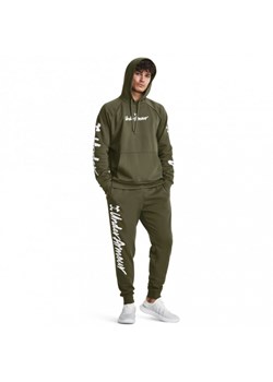 Męskie spodnie dresowe Under Armour UA Rival Fleece Graphic Jgrs - oliwkowe/khaki ze sklepu Sportstylestory.com w kategorii Spodnie męskie - zdjęcie 168259212