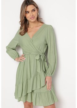 Zielona Sukienka Midi z Kopertowym Dekoltem i Materiałowym Paskiem Jomera ze sklepu Born2be Odzież w kategorii Sukienki - zdjęcie 168279244