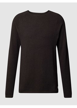Sweter z dzianiny z naszywką z logo model ‘HILL’ ze sklepu Peek&Cloppenburg  w kategorii Swetry męskie - zdjęcie 168296660