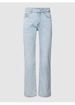 Jeansy o kroju straight fit z naszywką z logo ze sklepu Peek&Cloppenburg  w kategorii Jeansy męskie - zdjęcie 168305133