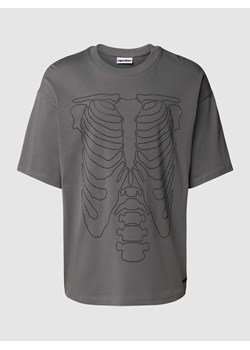 T-shirt o kroju oversized z obszyciem kamieniami stras ze sklepu Peek&Cloppenburg  w kategorii T-shirty męskie - zdjęcie 168306442