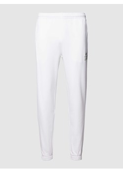 Spodnie dresowe z detalem z logo ze sklepu Peek&Cloppenburg  w kategorii Spodnie męskie - zdjęcie 168306630