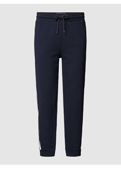 Spodnie dresowe z paskami w kontrastowym kolorze model ‘ESTABLISHED’ ze sklepu Peek&Cloppenburg  w kategorii Spodnie męskie - zdjęcie 168307203