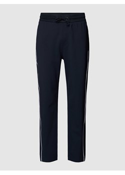 Spodnie dresowe z wypustkami w kontrastowym kolorze model ‘Lamont’ ze sklepu Peek&Cloppenburg  w kategorii Spodnie męskie - zdjęcie 168308390