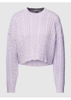 Sweter krótki z dzianiny ze ściegiem warkoczowym ze sklepu Peek&Cloppenburg  w kategorii Swetry damskie - zdjęcie 168322700