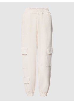 Spodnie dresowe z kieszeniami cargo model ‘EUPHEMIA’ ze sklepu Peek&Cloppenburg  w kategorii Spodnie damskie - zdjęcie 168325182