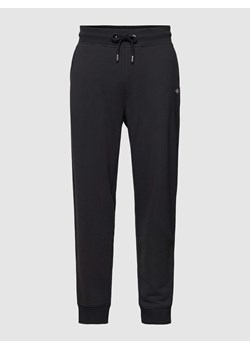 Spodnie dresowe z wyhaftowanym logo model ‘SHIELD’ ze sklepu Peek&Cloppenburg  w kategorii Spodnie męskie - zdjęcie 168330482