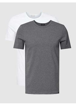 T-shirt z detalem z logo w zestawie 2 szt. model ‘Cotton Essentials’ ze sklepu Peek&Cloppenburg  w kategorii Podkoszulki męskie - zdjęcie 168334933