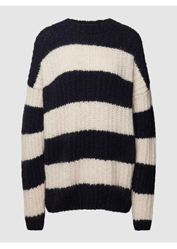 Sweter z dzianiny ze wzorem w paski i okrągłym dekoltem ze sklepu Peek&Cloppenburg  w kategorii Swetry damskie - zdjęcie 168341054