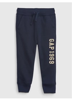 Gap Spodnie dresowe 773994-00 Granatowy Regular Fit ze sklepu MODIVO w kategorii Spodnie chłopięce - zdjęcie 168379514
