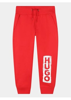 Hugo Spodnie dresowe G24150 D Czerwony Regular Fit ze sklepu MODIVO w kategorii Spodnie chłopięce - zdjęcie 168386243