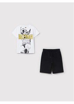 OVS Komplet t-shirt i szorty sportowe BATMAN 1437958 Biały Regular Fit ze sklepu MODIVO w kategorii Komplety chłopięce - zdjęcie 168387693