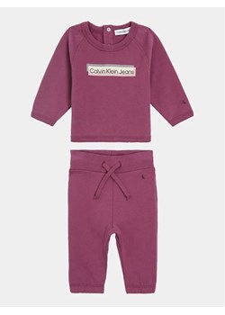 Calvin Klein Jeans Dres IN0IN00119 Różowy Regular Fit ze sklepu MODIVO w kategorii Dresy dla niemowlaka - zdjęcie 168389513