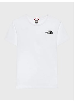 The North Face T-Shirt Simple Dome NF0A82EA Biały Regular Fit ze sklepu MODIVO w kategorii T-shirty chłopięce - zdjęcie 168393042