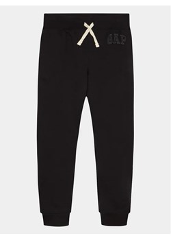 Gap Spodnie dresowe 860249-00 Czarny Regular Fit ze sklepu MODIVO w kategorii Spodnie chłopięce - zdjęcie 168405680