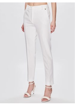 Liu Jo Spodnie materiałowe CA3235 T2200 Biały Regular Fit ze sklepu MODIVO w kategorii Spodnie damskie - zdjęcie 168407253