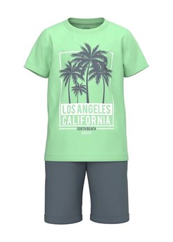 NAME IT Komplet t-shirt i spodenki 13214392 Zielony Regular Fit ze sklepu MODIVO w kategorii Komplety chłopięce - zdjęcie 168408641