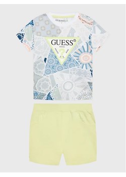 Guess Komplet t-shirt i spodnie N3GG00 K8HM3 Kolorowy Regular Fit ze sklepu MODIVO w kategorii Piżamy dziecięce - zdjęcie 168410164