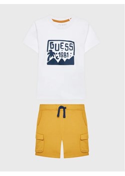 Guess Komplet t-shirt i spodnie N3GG02 K8HM3 Biały Regular Fit ze sklepu MODIVO w kategorii Komplety chłopięce - zdjęcie 168421362