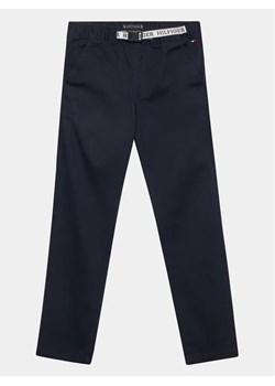 Tommy Hilfiger Spodnie materiałowe KB0KB08280 Granatowy Comfort Fit ze sklepu MODIVO w kategorii Spodnie chłopięce - zdjęcie 168421973