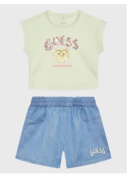 Guess Komplet t-shirt i spodenki A3GG02 K6YW0 Kolorowy Regular Fit ze sklepu MODIVO w kategorii Komplety niemowlęce - zdjęcie 168432853