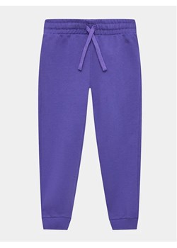 United Colors Of Benetton Spodnie dresowe 3J68CF02H Fioletowy Regular Fit ze sklepu MODIVO w kategorii Spodnie dziewczęce - zdjęcie 168438500