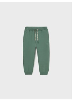 Mayoral Spodnie dresowe 704 Zielony Regular Fit ze sklepu MODIVO w kategorii Spodnie i półśpiochy - zdjęcie 168439472