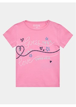 Guess T-Shirt A3GI02 K6YW1 Różowy Regular Fit ze sklepu MODIVO w kategorii Koszulki niemowlęce - zdjęcie 168448083