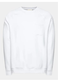 Outhorn Bluza OTHAW23TSWSM680 Biały Regular Fit ze sklepu MODIVO w kategorii Bluzy męskie - zdjęcie 168465702