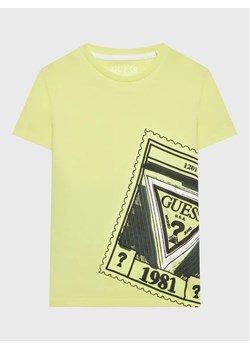 Guess T-Shirt L3GI01 K8HM0 Zielony Regular Fit ze sklepu MODIVO w kategorii T-shirty chłopięce - zdjęcie 168467111