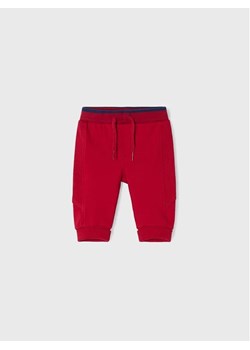Mayoral Spodnie dresowe 719 Czerwony Regular Fit ze sklepu MODIVO w kategorii Spodnie i półśpiochy - zdjęcie 168473990