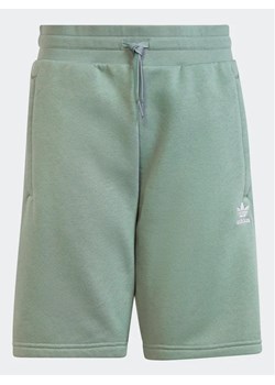 adidas Szorty sportowe Adicolor Shorts IC3174 Zielony Regular Fit ze sklepu MODIVO w kategorii Spodenki chłopięce - zdjęcie 168475160