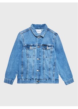 Calvin Klein Jeans Kurtka jeansowa Rlxo Denim Jacket IB0IB01654 Niebieski Relaxed Fit ze sklepu MODIVO w kategorii Kurtki chłopięce - zdjęcie 168475240
