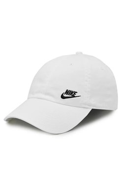 Nike Czapka z daszkiem AO8662-101 Biały ze sklepu MODIVO w kategorii Czapki z daszkiem damskie - zdjęcie 168476871