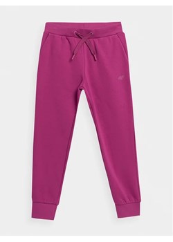 4F Spodnie dresowe 4FJAW23TTROF515 Różowy Regular Fit ze sklepu MODIVO w kategorii Spodnie dziewczęce - zdjęcie 168483913
