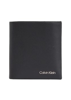 Calvin Klein Portfel męski Ck Concise Trifold 6Cc W/Coin K50K510593 Czarny ze sklepu MODIVO w kategorii Portfele męskie - zdjęcie 168485223