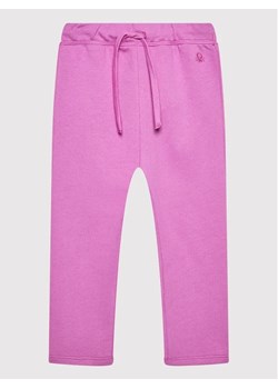 United Colors Of Benetton Spodnie dresowe 3J70GF014 Różowy Regular Fit ze sklepu MODIVO w kategorii Spodnie dziewczęce - zdjęcie 168485513