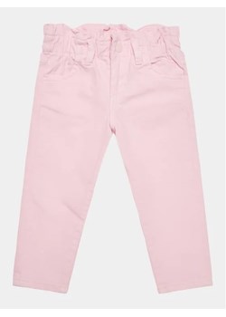 Guess Jeansy K3YB02 WE620 Różowy Relaxed Fit ze sklepu MODIVO w kategorii Spodnie dziewczęce - zdjęcie 168490434