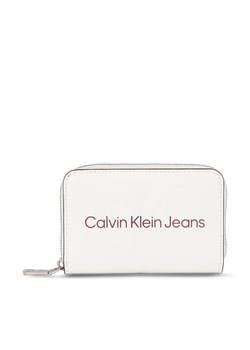 Calvin Klein Jeans Portfel damski Sculpted Med Zip Around Mono K60K607229 Biały ze sklepu MODIVO w kategorii Portfele damskie - zdjęcie 168502912