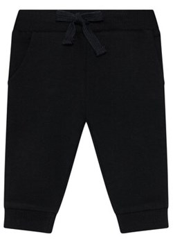 Guess Spodnie dresowe L93Q24 KAUG0 Czarny Regular Fit ze sklepu MODIVO w kategorii Spodnie chłopięce - zdjęcie 168505734