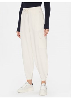 Tommy Jeans Spodnie dresowe Ottoman DW0DW16383 Biały Relaxed Fit ze sklepu MODIVO w kategorii Spodnie damskie - zdjęcie 168505802