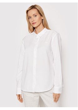 Levi's® Koszula The Classic 34574-0000 Biały Regular Fit ze sklepu MODIVO w kategorii Koszule damskie - zdjęcie 168507610