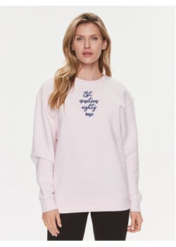Guess Bluza Destiny W4RQ10 K9Z21 Różowy Regular Fit ze sklepu MODIVO w kategorii Bluzy damskie - zdjęcie 168508622