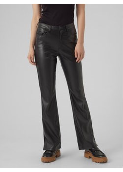 Vero Moda Spodnie z imitacji skóry Selma 10300195 Czarny Flared Fit ze sklepu MODIVO w kategorii Spodnie damskie - zdjęcie 168511033