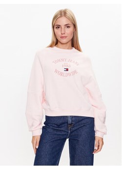 Tommy Jeans Bluza DW0DW16137 Różowy Relaxed Fit ze sklepu MODIVO w kategorii Bluzy damskie - zdjęcie 168511034