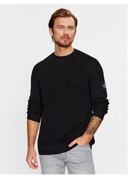 Calvin Klein Jeans Sweter J30J325092 Czarny Regular Fit ze sklepu MODIVO w kategorii Swetry męskie - zdjęcie 168512194