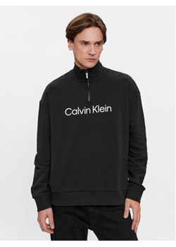 Calvin Klein Bluza Hero Logo K10K112773 Czarny Regular Fit ze sklepu MODIVO w kategorii Bluzy męskie - zdjęcie 168513622