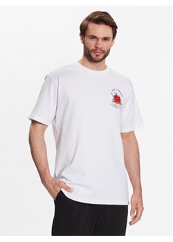 DC T-Shirt Stuck On You ADYZT05245 Biały Relaxed Fit ze sklepu MODIVO w kategorii T-shirty męskie - zdjęcie 168513723